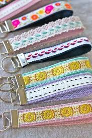 76 Crafts To Make And Sell Easy Diy Ideas For Cheap Things To Sell On Etsy Online And For Craft Fairs Crafts To Make And Sell Crafts To Make Fabric Crafts