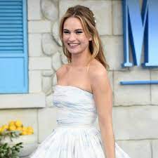 В 2010 году окончила гилдхоллскую школу музыки и театра в лондоне. Lily James Facts Popsugar Celebrity