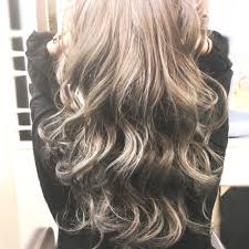 ハイライトプラチナカラー Trankトランクのヘアスタイル 美容院