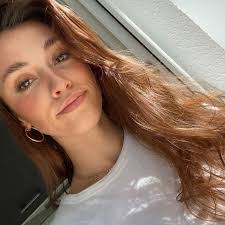 Laura Kettner's Instagram, Twitter & Facebook