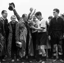 Gegen ungarn sollte ein zeichen der toleranz gesetzt werden. Warum Deutschland Im Regen 1954 Fussball Weltmeister Wurde Welt