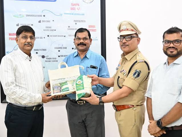 Pendra Collector Chats Students Success Mantras | DGP Visit Vishnu Bhog Rice