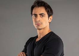 Güreşçi olan survivor 2021 yarışmacısı yunus emre karabacak babası reşit karabacak'ın izinden gitmiş bir isimdir. Survivor Yunes Emre Karabacak Neci Yasi Egitimi Bilgi Kahini