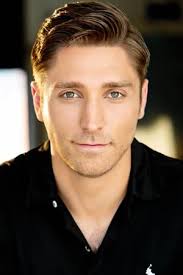 Reparto de A New Husband for Christmas (película 2020). Dirigida por Derrick  Mullen