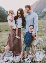 3c5efe0e76a6049ef2ea1e53d5b8887d Family Outfits Cute Outfits Jpg 600 819 Family Portrait Outfits Family Photos Summer Family Photos