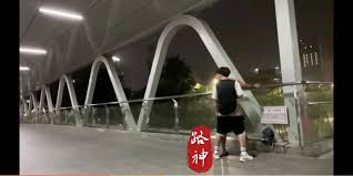 和上海白袜帅哥疯狂交配—黑袜小五叔的火热激情