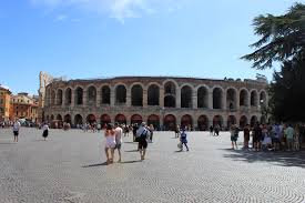 Performance art theatre in verona, italy. Arena Di Verona Erasmus Foto Verona