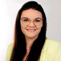 Carmen Petry's Instagram, Twitter & Facebook