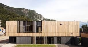 Facades En Beton Teinte Dans La Masse Teinte Anthracite Matrice Aspect Bambou Architecture Architect Patios