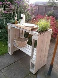 Paletten kannst du entweder gebraucht und besonders günstig bei ebay kleinanzeigen bekommen oder sie dir neu vom baumarkt kaufen. Haben Sie Zufallig Noch Ein Paar Alte Paletten In Der Scheune 10 Wirklich Coole Ideen Mit Paletten Fur In Den Garten Seite 5 Von 10 Diy Bastelideen