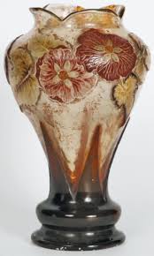 Emile Galle 1846 1904 Vase De Forme Florale A Corps Balustre Epaule Et Col Quadrilobe Decoupe A Chaud Sur Pied Balustre A Deux R Art Nouveau Galle Art Decor