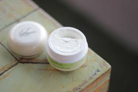 Dec 22, 2020 · gunakan naavagreen skin toner ini secara rutin, setiap pagi dan malam hari setelah kamu membersihkan wajah. This Is Real And This Is Me Review Sunscreen Naavagreen