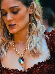 Earrings worn by character in Tulsa King