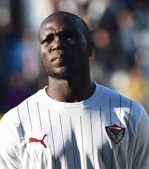 ⚽️ #Football Le capitaine des Lions Indomptables Vincent Aboubakar et les  dirigeants du club turc Hatayspor (relégué en deuxième division) ont  convenu d'un commun accord de résilier le contrat qui les liait.
