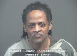 Man with 4-year-old charged after meeting with Knoxville officer posing as  child sex trafficker, police say