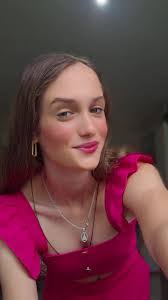 Larissa Powers's Instagram, Twitter & Facebook