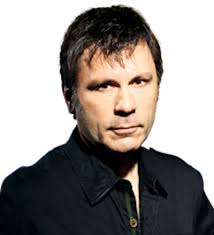 SINGER BRUCE DICKINSON CRITCIZES JUDAS PRIEST FRONTMAN ROB HALFORD AND SAYS  IRON MAIDEN IS A BETTER BAND THAN METALLICA