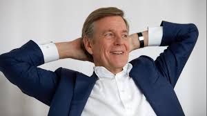 Claus kleber vom zdf heute journal ist einer der bestbezahlten moderatoren deutschlands. Claus Kleber Frau Vermogen Und Gehalt Des Zdf Moderators Focus De