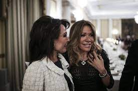 Χιλιάδες άστεγοι προσπαθούν να επιβιώσουν στους δρόμους της αθήνας κάτω από αντίξοες συνθήκες. Marianna Bardinogiannh Gianna Aggelopoyloy Marianna Latsh Lamperes Emfaniseis Sto Deipno Gia Ton Karolo Eikones Ellada Iefimerida Gr