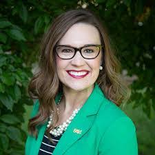 Lindsey Oakes's Instagram, Twitter & Facebook