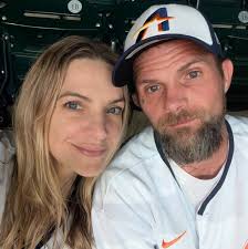 Who can construct a metal building in Texarkana?