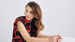 Russell brand's wife fell for him when she was 19. Star Wars Episode Ix Taps Keri Russell Variety