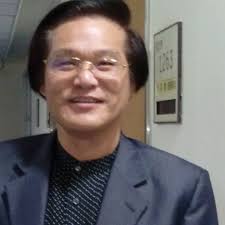 關鍵時刻- 0304【關鍵時刻2200】 插電才會亮、要價３３萬元，慈濟宇宙大覺者讓人咋舌！ 慈濟委員：「佛像非證嚴」，但怎麼看就是不像釋迦摩尼！  政府這些年來禮遇慈濟，土地變更審核總是飛快通過？ 是志業還是事業的疑惑，還有讓人不解的慈濟醫院...?