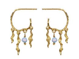Moonstone jewelry has a unique look. Maanesten Bayou Earring Forgyldt
