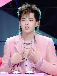 Không những vậy, nam idol cũng thể hiện tình cảm mặn nồng cùng bạn gái khi có những lời nói đường mật. Ngo Diá»‡c Pham Kriswu26907875 Twitter