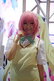 Momo cosplayer