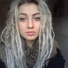 100 human hair wigs for white women 18 inches long cosplay wigs with bangs. White Girls Don T Need Hair Extensions Braids Or Dreads As Black Girls Do Hubpages