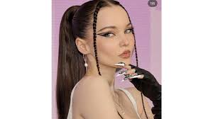 Dove Cameron's Sculpted Nail Art and More Nail Looks From the 2022 AMAs