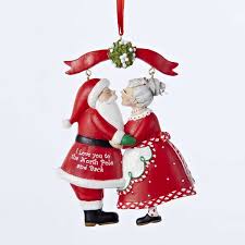 Dressed as mrs claus, fatima sanson offers gifts and hugs to disadvantaged children in belo horizonte every christmas, but this year it's with a difference. Santa Mrs Claus Under Mistletoe Ornament Item 102311 The Christmas Mouse