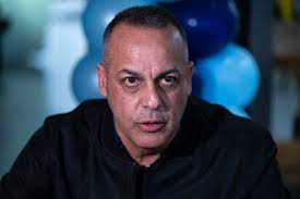 Comisionado de la Policía repasa guías para uniformar servicios a víctimas  de violencia de género