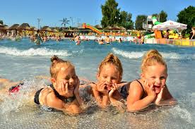 Aquapark nad morzem to naprawdę świetny pomysł na niepogodę i niespodziewane wprowadzenie zakazów kąpieli. Aquapark Jaroslawiec To Sie Nazywa Zycie Na Fali A Jak Wam Mija Niedziela Facebook