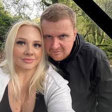 Any one know of any airport runs to Bristol need mini bus 6 people