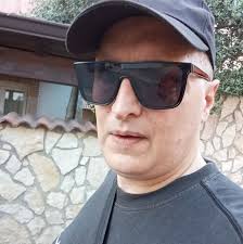 Oro (Bling Bling)” ieri sera al concerto sold-out di Guè Pequeno al  Mediolanum Forum di Assago. Un ringraziamento a Guè Pequeno a nome della  famiglia Mango e di tutti i fans.