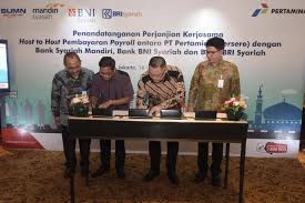 Jun 17, 2021 · dalam pertemuan tersebut, indonesia juga menawarkan arab saudi untuk berinvestasi dalam bank syariah indonesia (bsi) yang merupakan bank syariah terbesar di indonesia saat ini. Infopublik Pertamina Kerjasama Pembayaran Gaji Tiga Bank Syariah