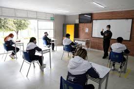 Volver a las aulas en semáforo verde pero sin vacuna es riesgoso, consideró el gobernador de puebla. Como Sera El Regreso A Clases Presenciales En Colegios Publicos De Bogota El 15 De Febrero Bogota Eltiempo Com