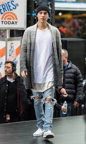 Justin Bieber Proves It S Not Your Grandpa S Cardigan Anymore Mens Fashion Cardigan Justin Bieber Style Justin Bieber Outfits