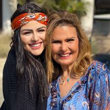 Check spelling or type a new query. Ø§Ù„Ø¶Ø­ÙƒØ© Ù…Ù†ÙˆØ±Ø© ÙˆØ´Ù‡Ù… Ù‡Ù†Ø§Ø¯Ù‰ Ù…Ù‡Ù†Ù‰ ØªØªØºØ²Ù„ ÙÙ‰ ÙŠØ³Ø±Ø§ Ø¨ØµÙˆØ±Ø© ØªØ¬Ù…Ø¹Ù‡Ù…Ø§ Ø§Ù„Ù…Ù„ÙƒØ© Ø§Ù„Ø¬Ù…ÙŠÙ„Ø© Ø§Ù„ÙŠÙˆÙ… Ø§Ù„Ø³Ø§Ø¨Ø¹