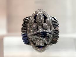 Louis rams in super bowl xxvi for his first ring. Robert Kraft S Patriots Super Bowl Ring Auction Bid For Coronavirus Relief Reaches 1 Million Masslive Com