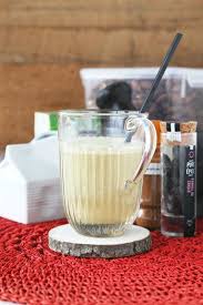 Chai Tea Latte Onctueux A L Amande Et A La Vanille Le Miam Miam Blog Chai Tea Latte Cuisine Et Boissons Amande
