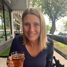 Larissa Phillips's Instagram, Twitter & Facebook