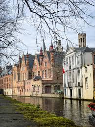Birkaç yüzyıl önce bataklığın kurutulması sonucu ortaya çıkmış bir şehirdir. Brugge Bruksel Damy S Kitchen