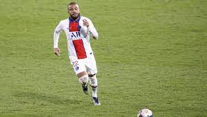 Barcelona's midfielder rafinha holds up the tropphy after the uefa champions league final football match between juventus and fc barcelona at the. Second Fiddle Rafinha Finally Has Chance To Outshine Big Brother Thiago Planet Football