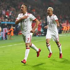 Der rekordmeister bleibt auf platz fünf, gladbach klettert auf rang. Bundesliga Fc Bayern Gewinnt Ruckrundenauftakt Mit Muhe Stern De