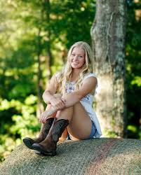 the beginning of the end #senioryear 📸 @kariannphotog