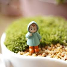 Cute Mini Figurines Miniature Girl Resin Crafts Ornament Fairy Garden Gnomes Moss Terrariums Home Deco Mini Figurine Wholesale Garden Decor Fairy Garden Gnomes