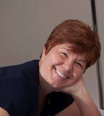 Dee Edwards's Instagram, Twitter & Facebook